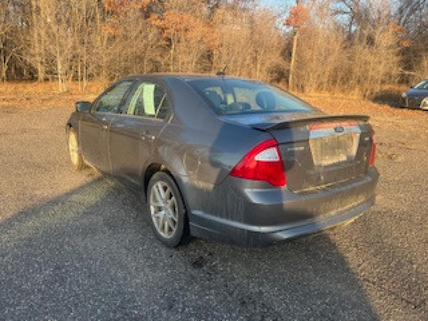 2011 Ford Fusion I4 SEL (3FAHP0JA4BR) with an 2.5L L4 DOHC 16V engine, located at 17255 hwy 65 NE, Ham Lake, MN, 55304, 0.000000, 0.000000 - Photo#2